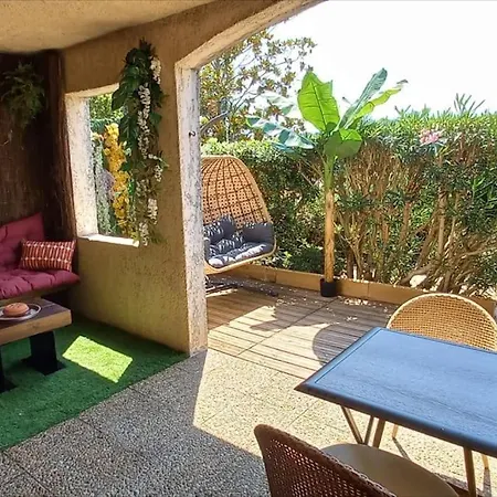 Cocoon Hut *