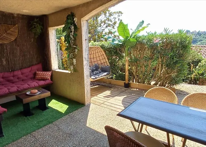 Cocoon Hut *